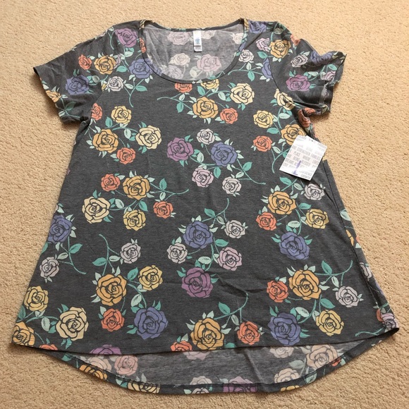 BNWT LuLaRoe Classic Tee - Picture 1 of 2